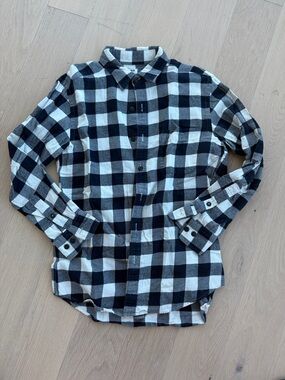 Uniqlo Black and White Plaid Flannel Shirt